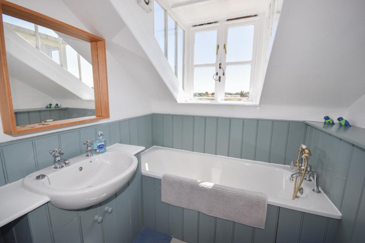 Arden Villa, Sleeps 8, Moments From The Golden Sandy Beach Of Ryde Райд Экстерьер фото