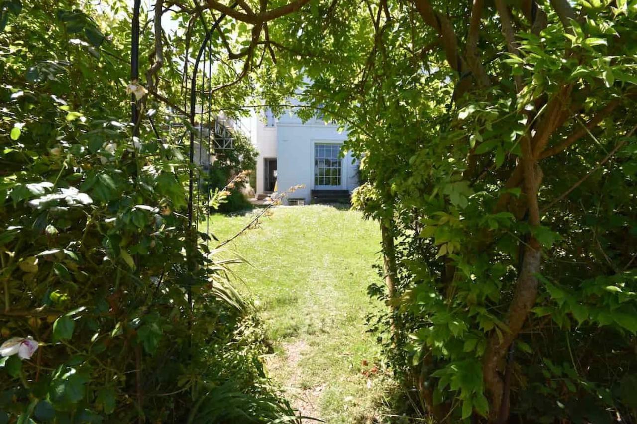 Arden Villa, Sleeps 8, Moments From The Golden Sandy Beach Of Ryde Райд Экстерьер фото