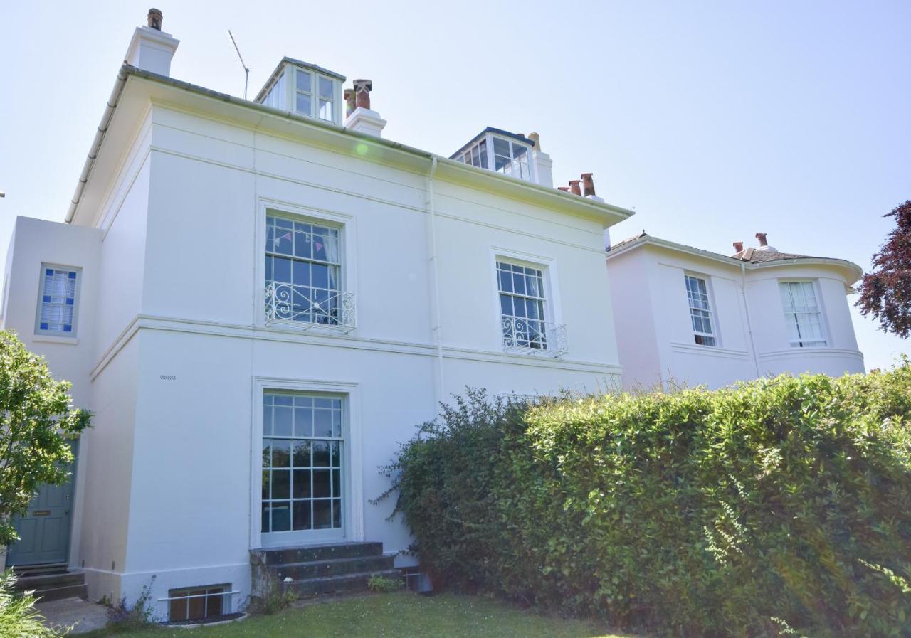Arden Villa, Sleeps 8, Moments From The Golden Sandy Beach Of Ryde Райд Экстерьер фото